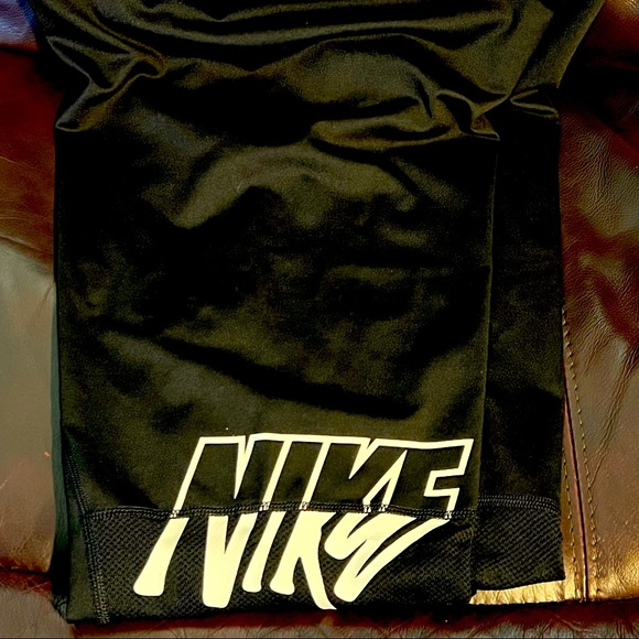 🛑SOLD🛑 Nike womens leggings size L - Picture 2 of 3